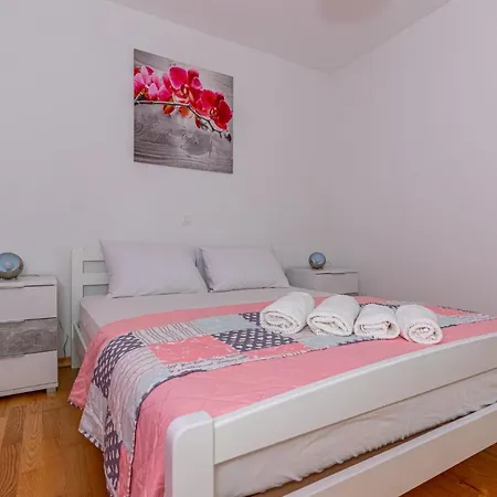 In 41205 Apartment *